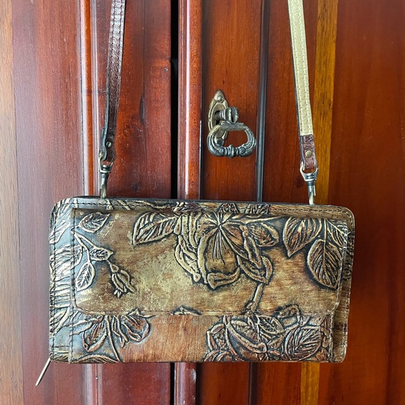 Patricia Nash AZARIO Gold/Chocolate Metallic Embossed Leather Crossbody Clutch - Picture 1 of 12
